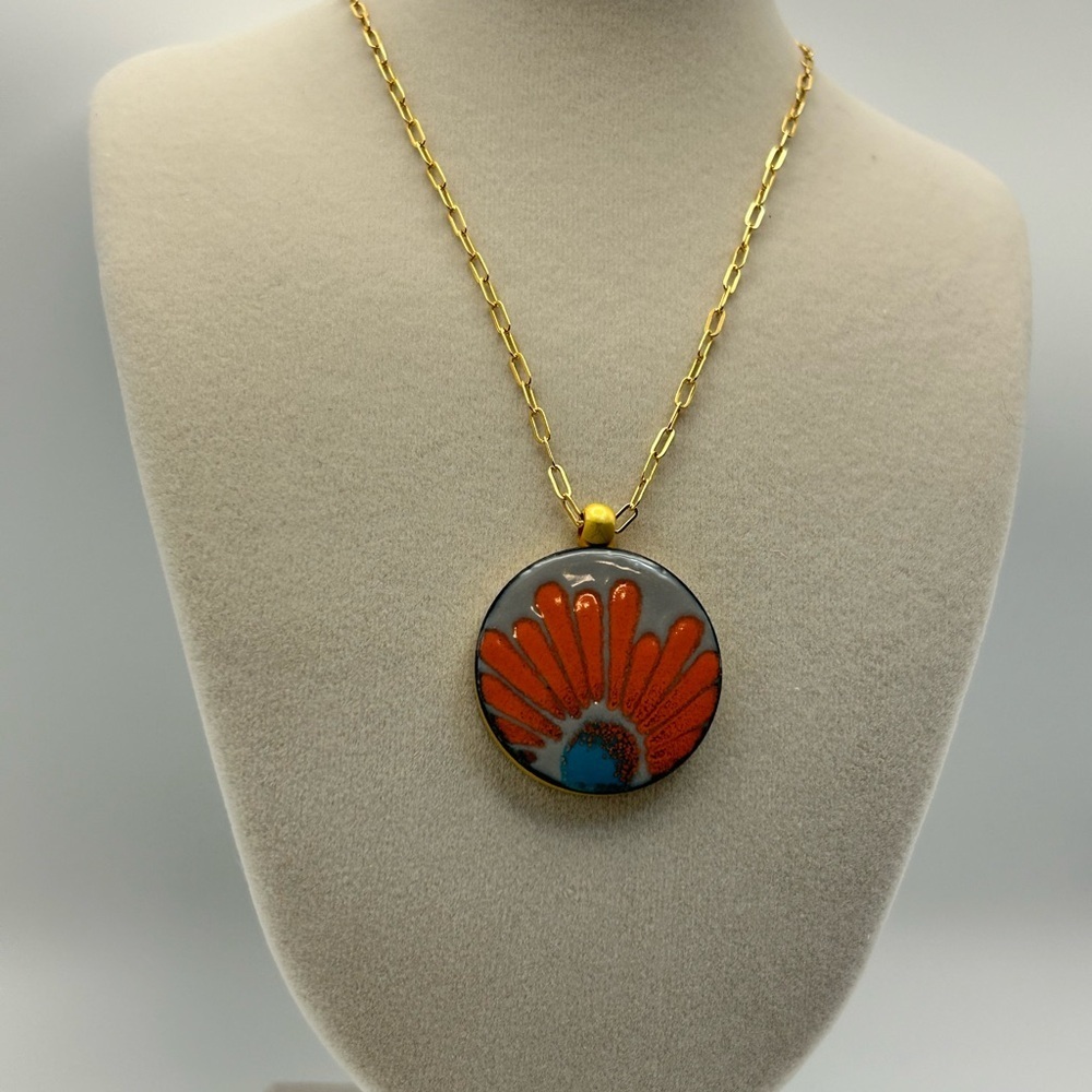 LeighElena Vibrant Orange Blue Magnetic Pendant Necklace Oval Link Gold-tone 18" - Picture 4 of 10